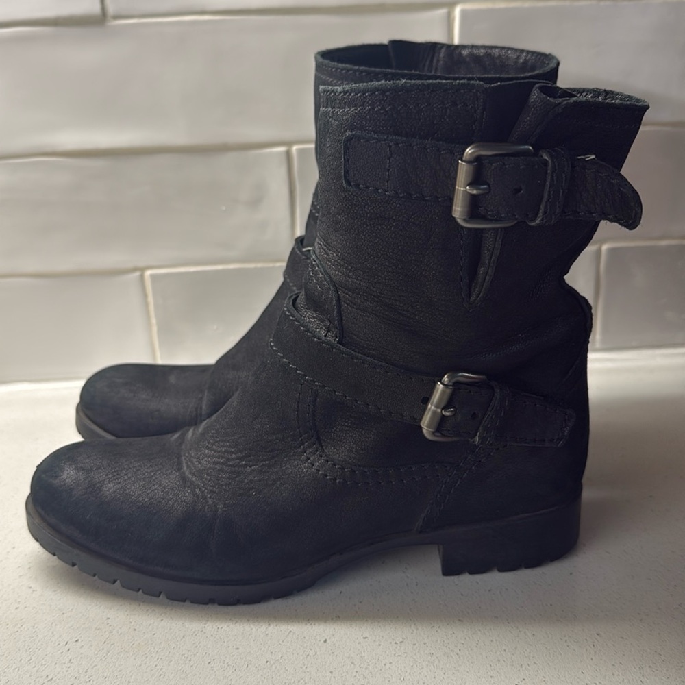 Prada boots size 37 Black